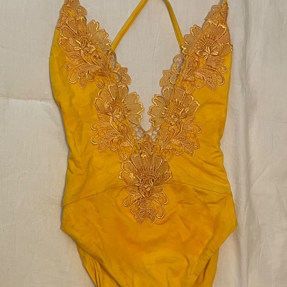 NWT 🌻 Blue Life Women’s Sz XS Eclipse One Piece Swim Body Suit Sunflower Yellow - Picture 4 of 9